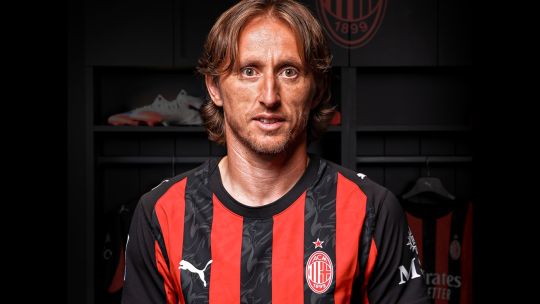 El AC Milan presenta a Luka Modric que llega tras una década de éxitos en Real Madrid