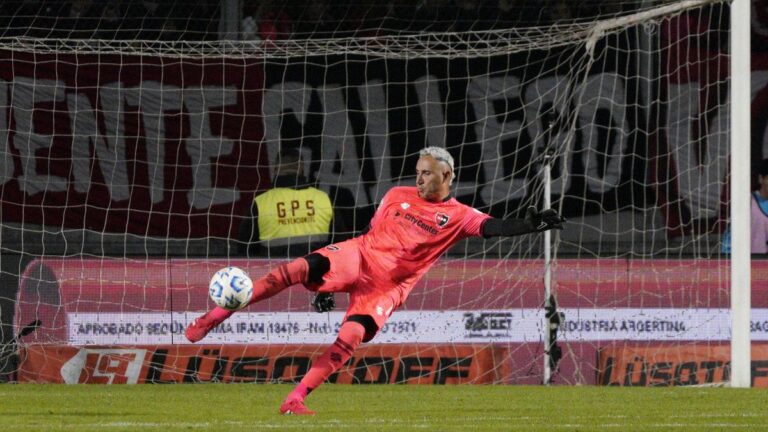 Newell’s: Keylor Navas mejoró y Fabbiani lo pondría de titular el domingo