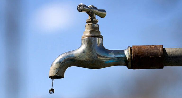 Agua que no has de beber en gran parte de Rosario y Villa Gobernador Gálvez por rotura de caño