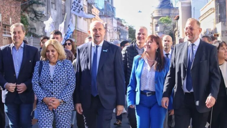 Perotti sale a escena y envía otra señal al peronismo