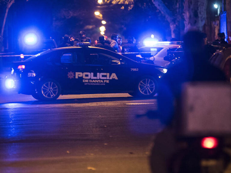 Tiene 85 años y marchó preso por atacar a tiros la casa de su ex