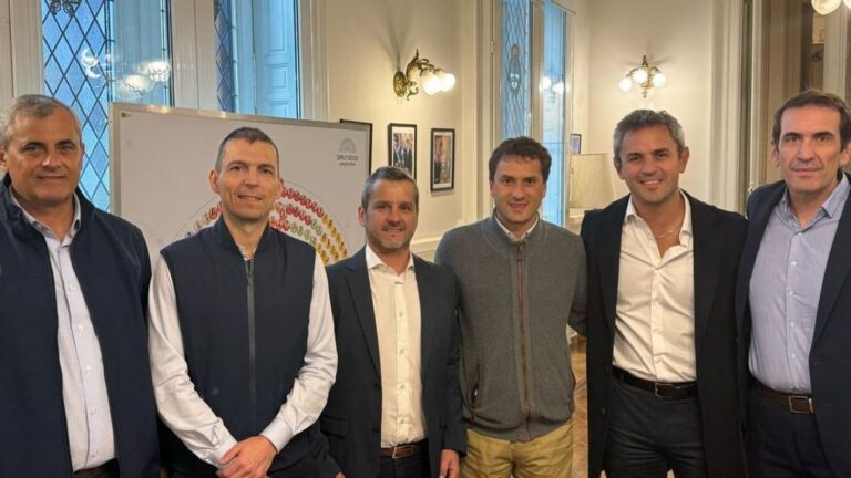 Milei suma aliados: radicales «peluca» arman un interbloque con La Libertad Avanza