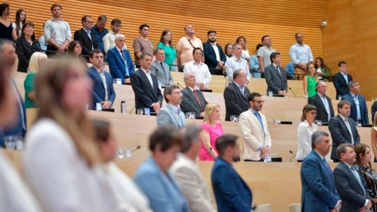 La interna UCR y el juecismo violeta se impusieron en la jugada opositora que desactivó la crítica furiosa del PJ a Milei