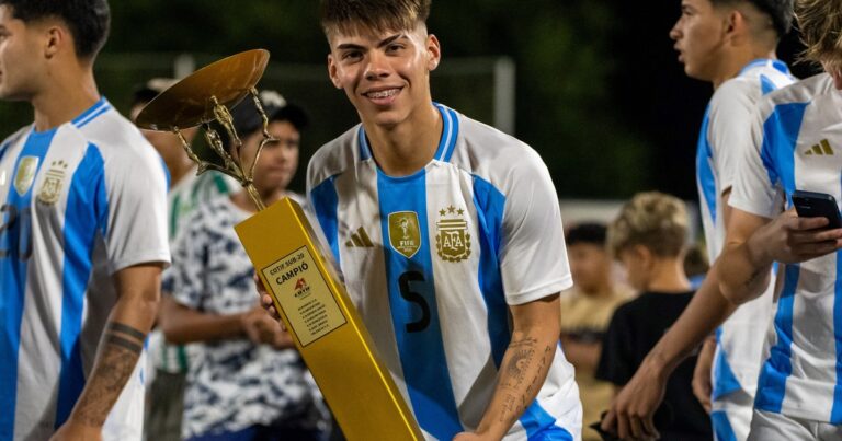 El pibe de River campeón en L’Alcudia: «Es una motivación que Gallardo nos siga» y «miro a Enzo Pérez»