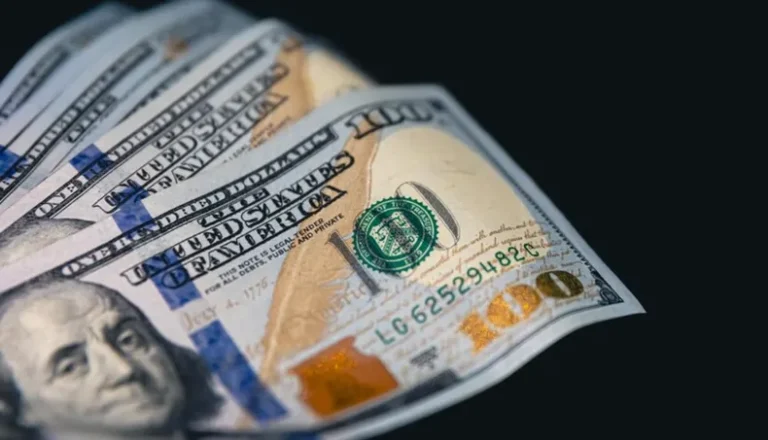 Se recalentó el dólar: llegó a los 1.325 pesos