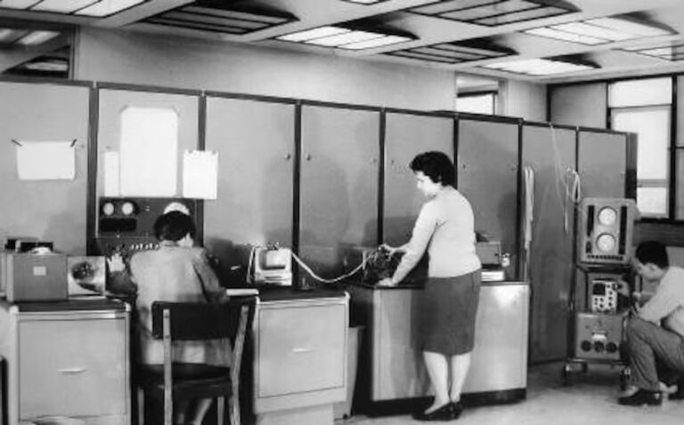 Cómo la dictadura de Onganía terminó con la experiencia de Clementina, la primera computadora argentina