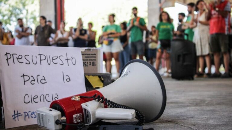 En medio del furor por el streaming submarino, Conicet va al paro contra el ajuste