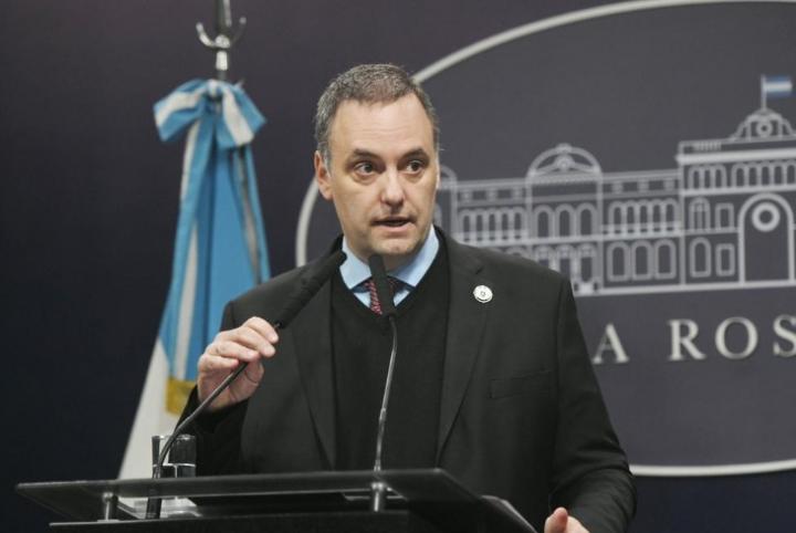 Adorni: ?La salud, el mérito y la idoneidad no se negocian?