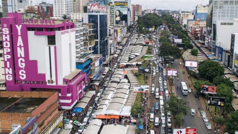 Ciudad del Este se llenó de argentinos aprovechando el dólar barato: qué se puede comprar