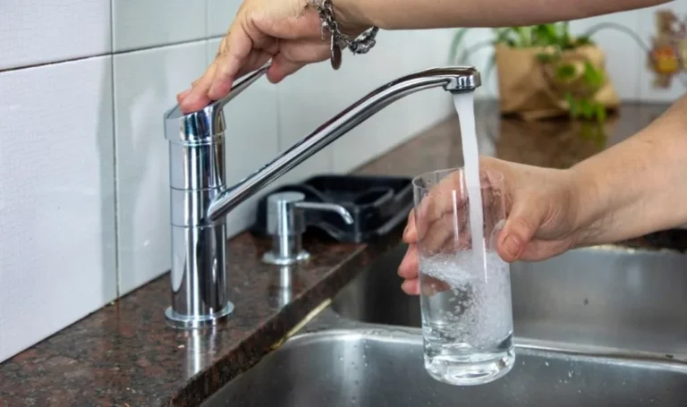 La Justicia ordena suspender por seis meses cortes de agua residenciales por falta de pago