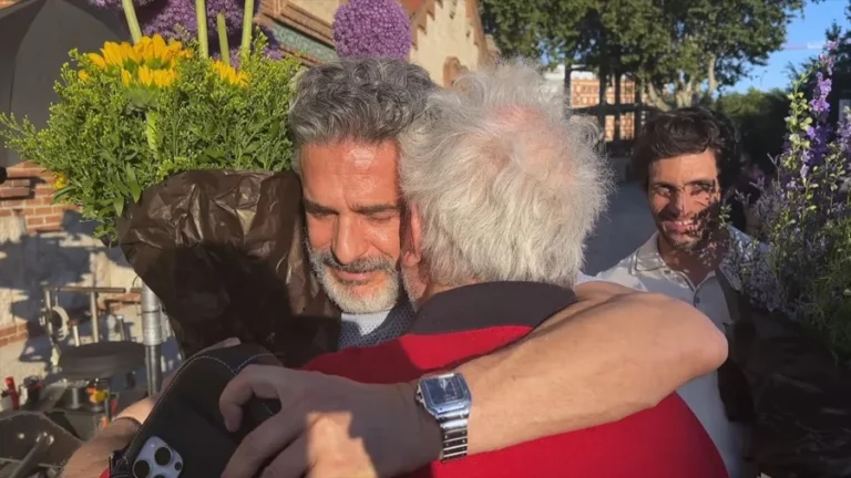 Pedro Almodóvar terminó el rodaje de Amarga Navidad, su nueva película, con Leonardo Sbaraglia