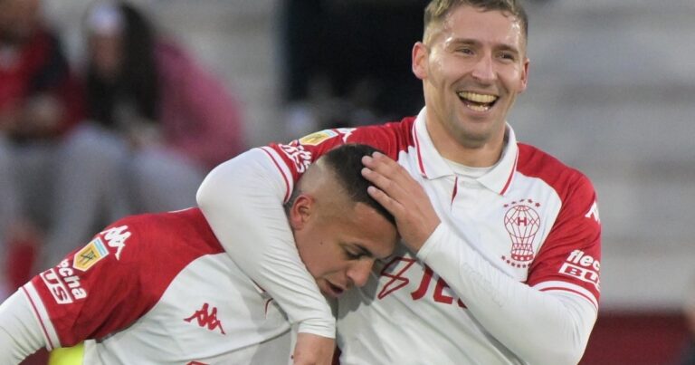 Huracán le ganó a Argentinos en una tarde caliente por el VAR y el árbitro Lobo Medina: Agustín Urzi llegó al gol cuando el Bicho jugaba con 9