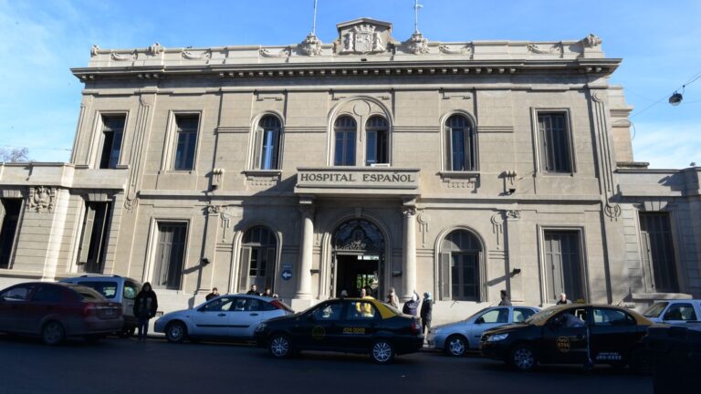 Un adolescente está muy grave tras ser golpeado en su casa de zona sur