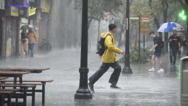 El tiempo en Rosario: llega la tormenta de Santa Rosa con alertas amarillo y naranja