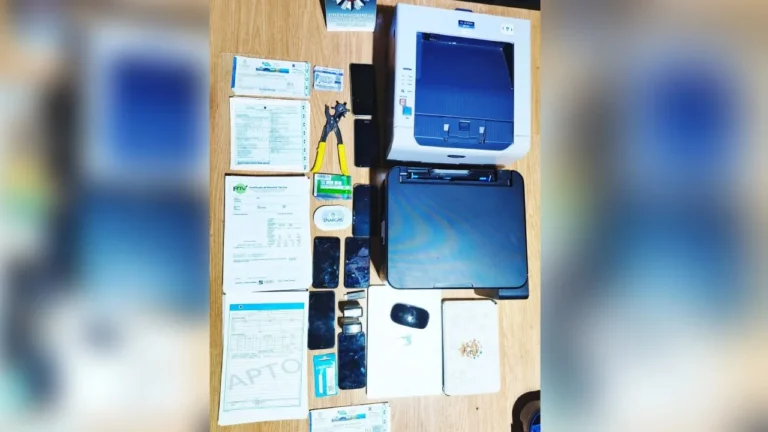 Desbaratan fábrica de RTO y VTV truchos en el corazón de barrio Martin