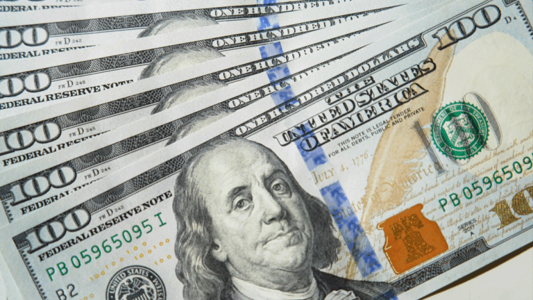 El dólar oficial subió por primera vez en 13 jornadas y el blue en Rosario sigue en el freezer