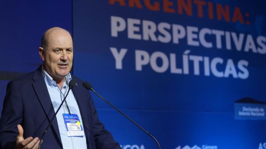 Federico Sturzenegger arremetió contra el titular de la Cámara de Comercio: «La casta se defiende con uñas y dientes»