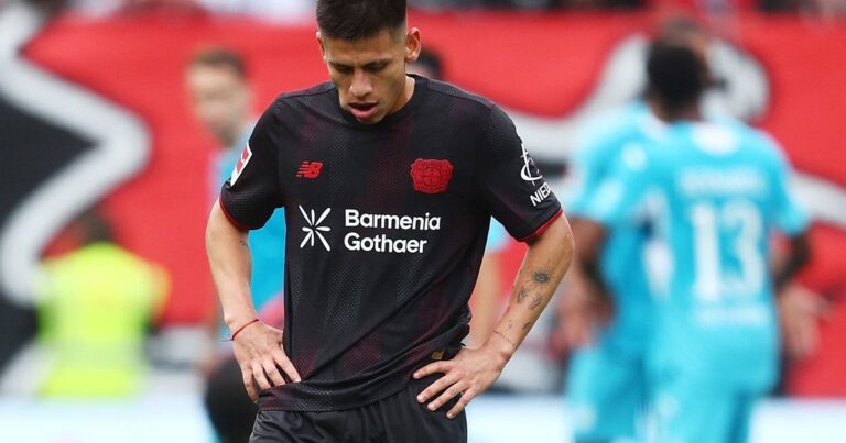 Debutó el Diablito: 12 minutos, un par de toques y derrota del Bayer Leverkusen