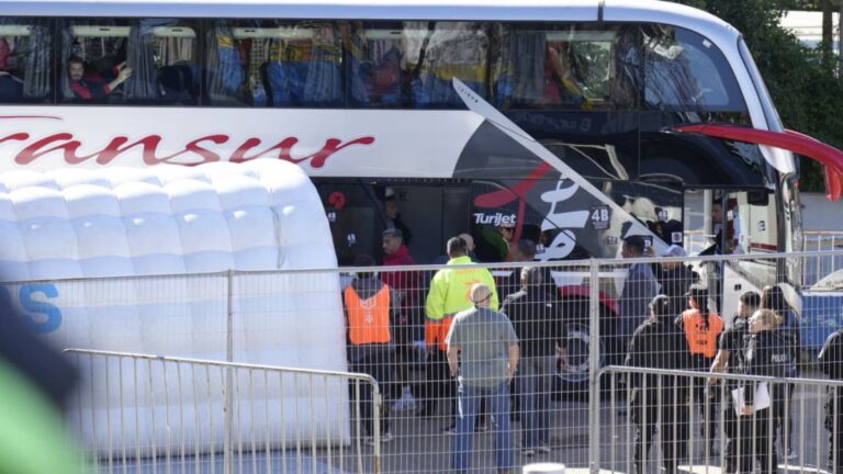 Los planteles de Central y Newell’s ya están en los vestuarios: cuenta regresiva para el comienzo del clásico