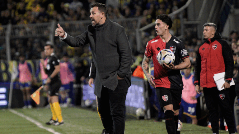 Newell’s: Fabbiani quiso estar en el clásico anterior y ahora que le tocó, falló en el planteo