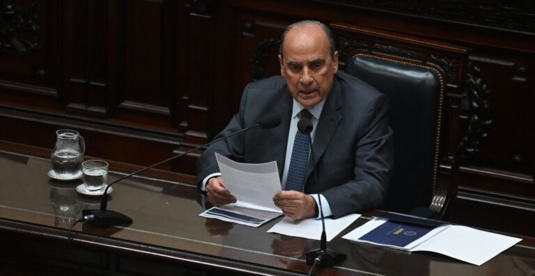 Operación blindaje. Francos cubrió a Milei y no dio explicaciones por las coimas