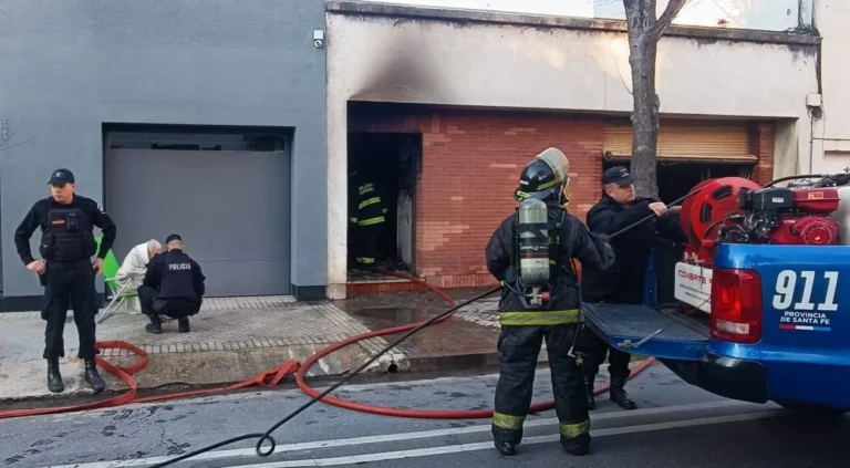 Incendio en una casa de Pichincha y una mujer de 80 años que se salvó porque despertó a tiempo