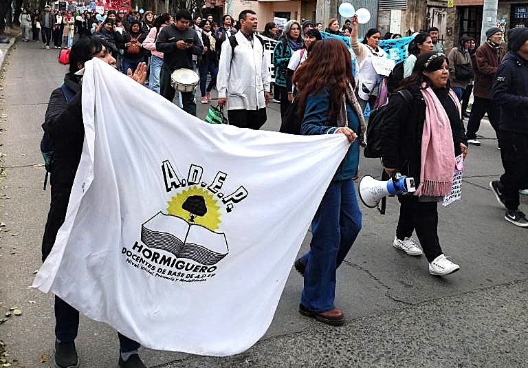 Docentes de Jujuy. Repudio al congreso trucho en Adep