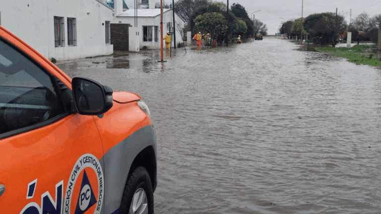 Más de 270 milímetros en pocas horas: asisten a las localidades más golpeadas por la tormenta