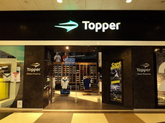 Topper remata desde zapatillas hasta camperas, con precios desde $29000: cómo conseguirlos