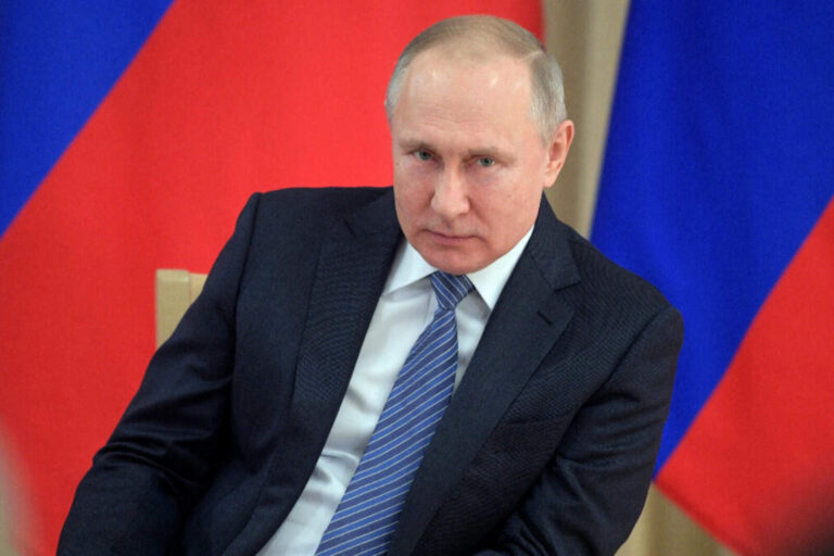 Putin lanza programa para desarrollar tierras raras y litio en Rusia