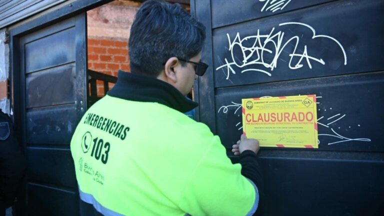 Villa Crespo: efectivos de la policía porteña desalojaron una casa tomada