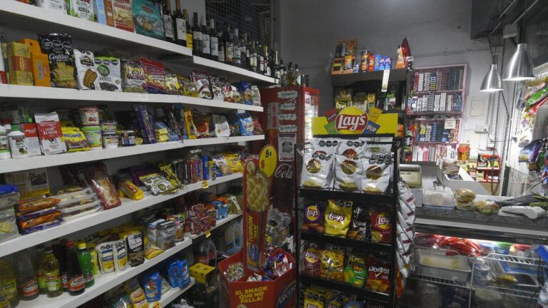 «Después del 20 no entra un peso»: el duro diagnóstico de los almaceneros de Rosario