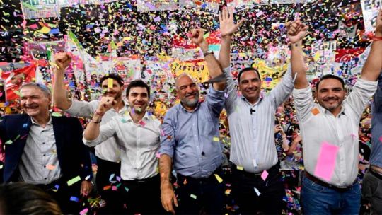 Gobernadores de Provincias Unidas desafían a Milei con una foto de poder en Río Cuarto