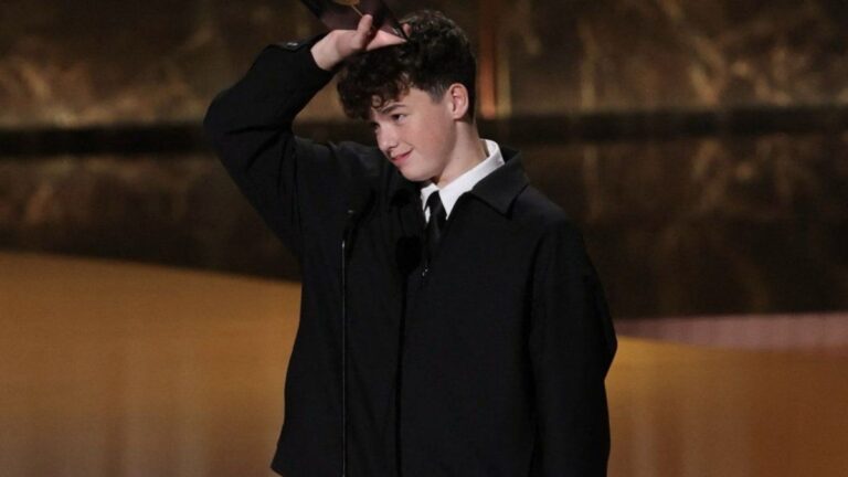 Historia en los Emmy: Owen Cooper, el protagonista de «Adolescencia» ganó su primer Premio a los 15 años