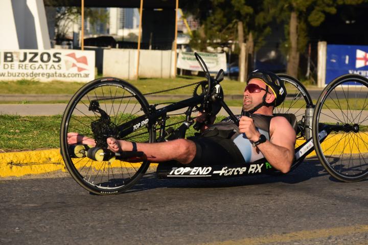 El paratriatlón y triatlón con relevos cerraron los Jadar 2025