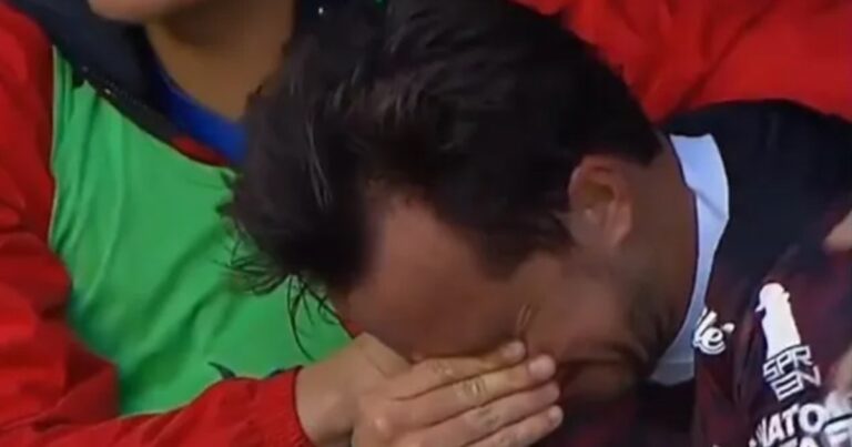 La emoción y la autocrítica de Bernardi tras salvarse del descenso con Colón: »Se sufrió mucho»