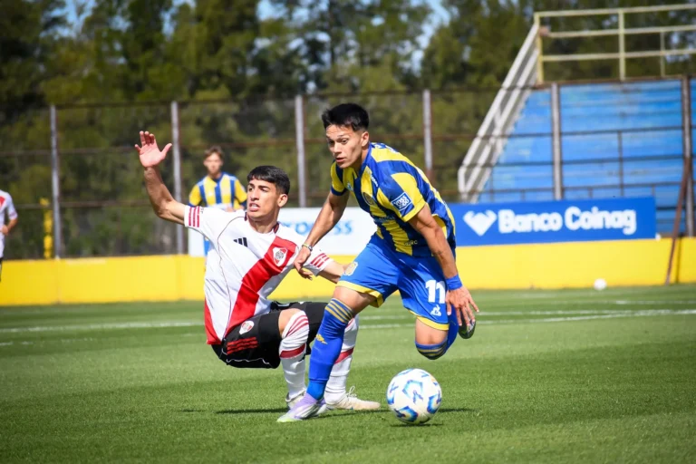 Intenso empate en Arroyo: la reserva de Rosario Central igualó 2-2 con River y sigue siendo el líder de la zona