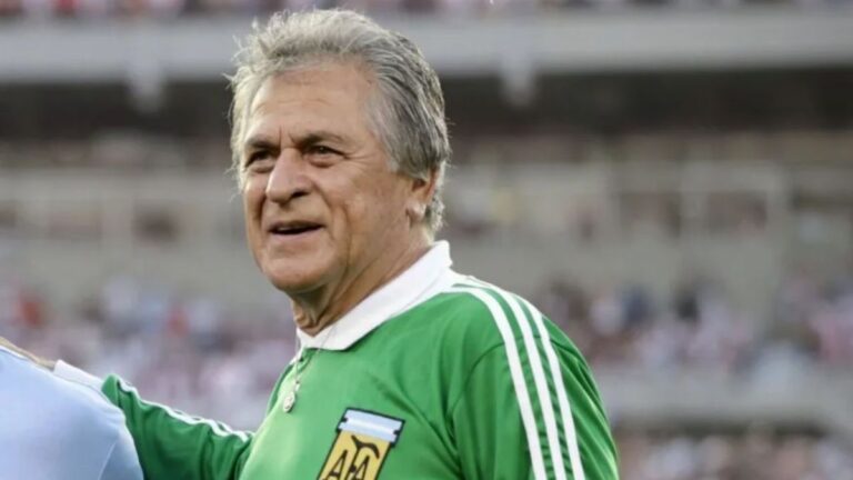 A los 75 años, el Pato Fillol se anotó para terminar la escuela secundaria
