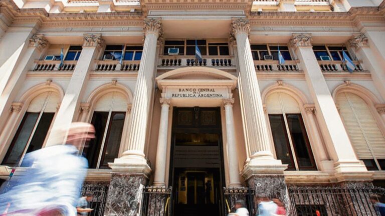 El dólar subió y los bonos bajaron pese a la liquidación del agro