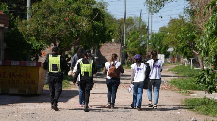 Megaoperativo casa por casa en un barrio de Santa Fe