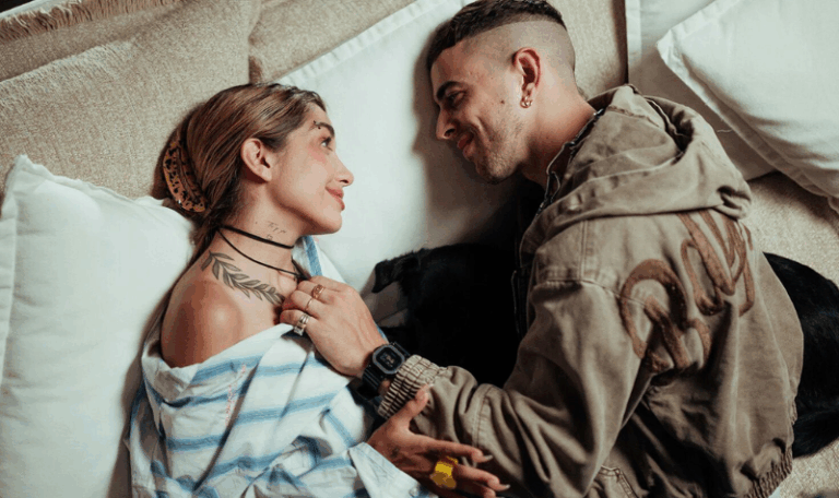 La jugada foto que J Rei subió de María Becerra en la cama que causó polémica