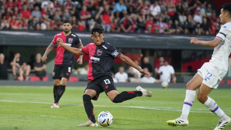 Facundo Guch, primera vez de titular y segundo gol en Newell’s