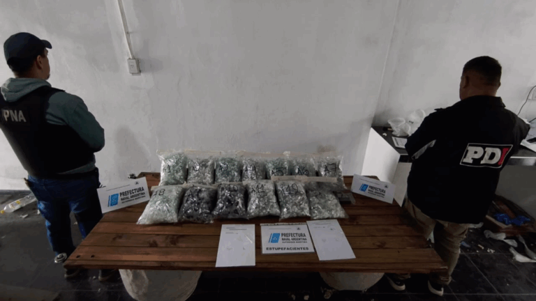 Secuestran miles de dosis de cocaína en múltiples allanamientos en el cordón industrial