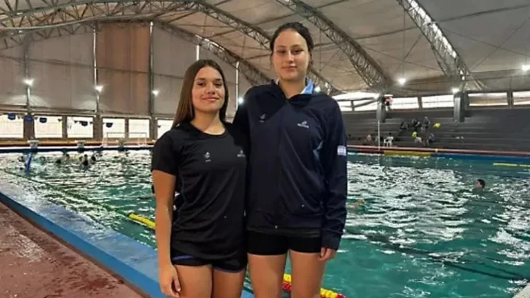 Alma Bianchi Benítez y Noelia Pérez, de las piletas municipales a la selección argentina de waterpolo