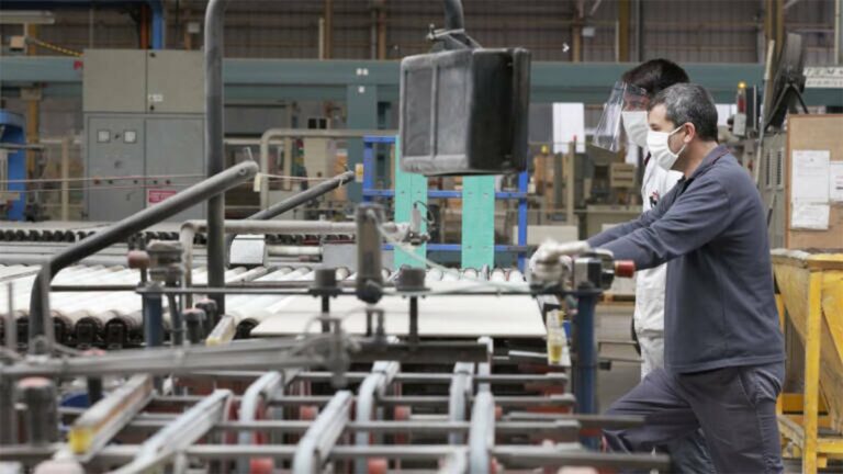 Radiografía del ajuste: en Santa Fe ya bajaron las persianas 2.120 empresas desde diciembre de 2023