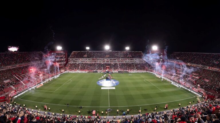 Previa caliente en Independiente: el barra Bebote Álvarez, condenado por amenazar a Holan, fue detenido