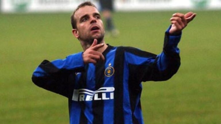 De quién se trata? El jugador holandés que paso por el Inter de Milán, la rompió, se retiró y escribió un libro