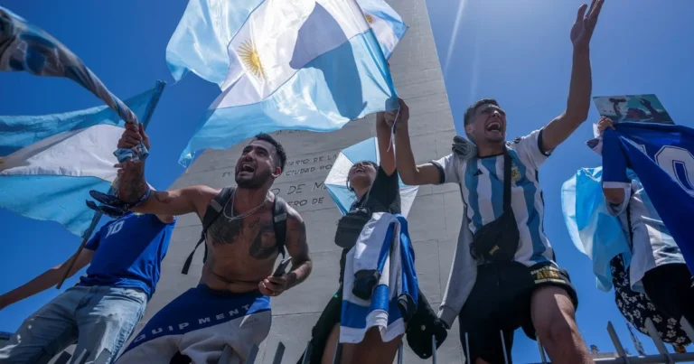 A más de mil días de la gran epopeya del 2022, un circo oscuro puso en marcha una función que se volvió interminable