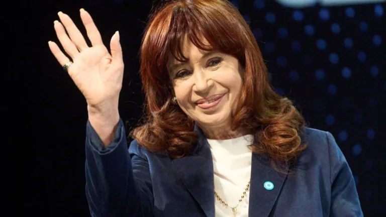 Cristina Kirchner continuará internada bajo observación