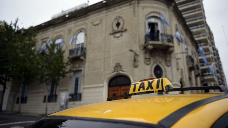 «Fue el peor año de la historia del taxi en Rosario»: el sector perdió 800 puestos y pide auxilio al municipio